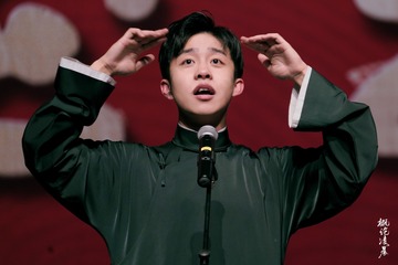 1305999