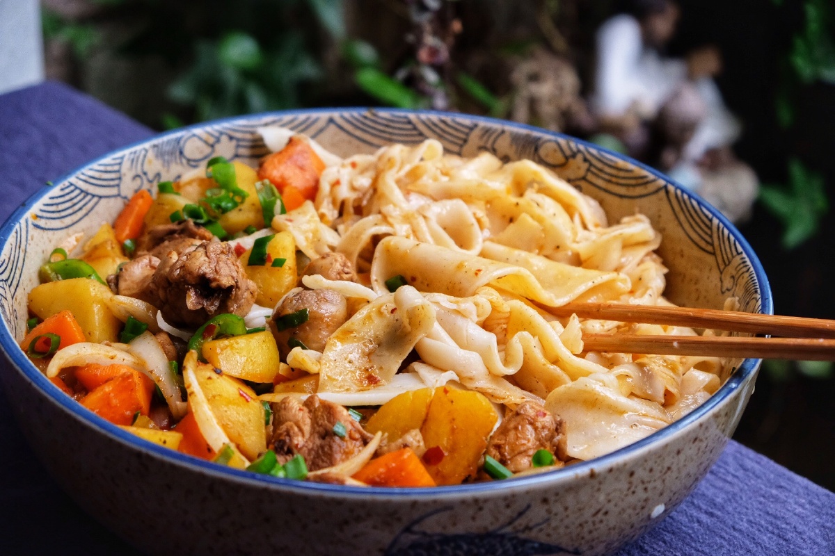 新疆大盘鸡裤带面被自己的手艺惊艳到了06