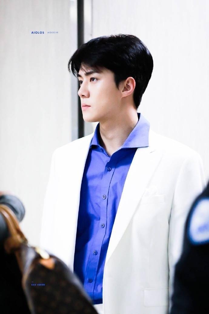 吴世勋穿蓝色衬衫好看