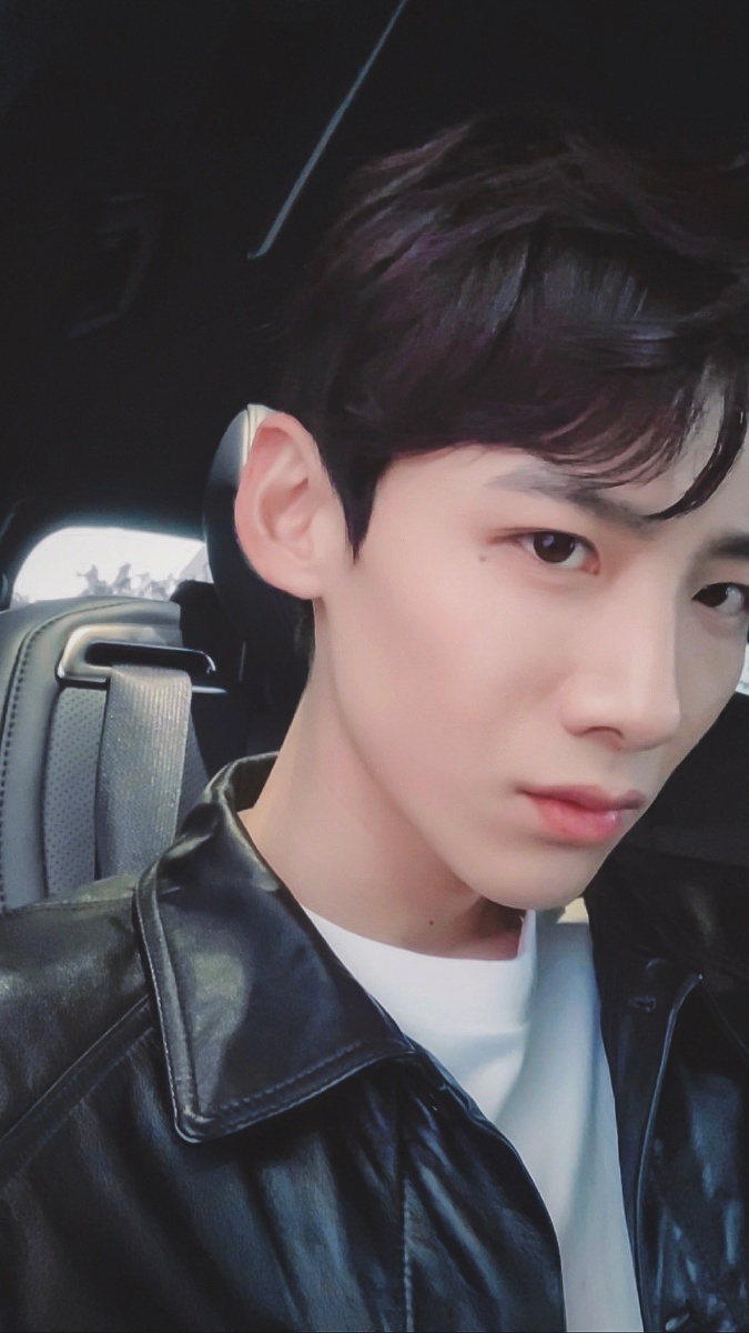 泪痣男孩 - 图虫