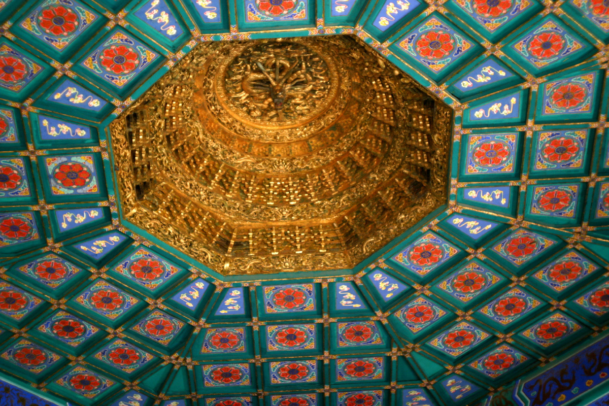 中国皇家寺院大殿藻井