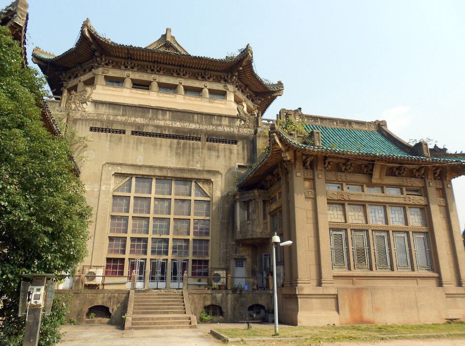 老图书馆侧面<br />