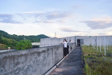 001