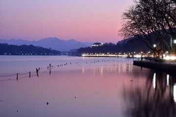 湖光暮色