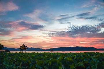 晚霞满湖