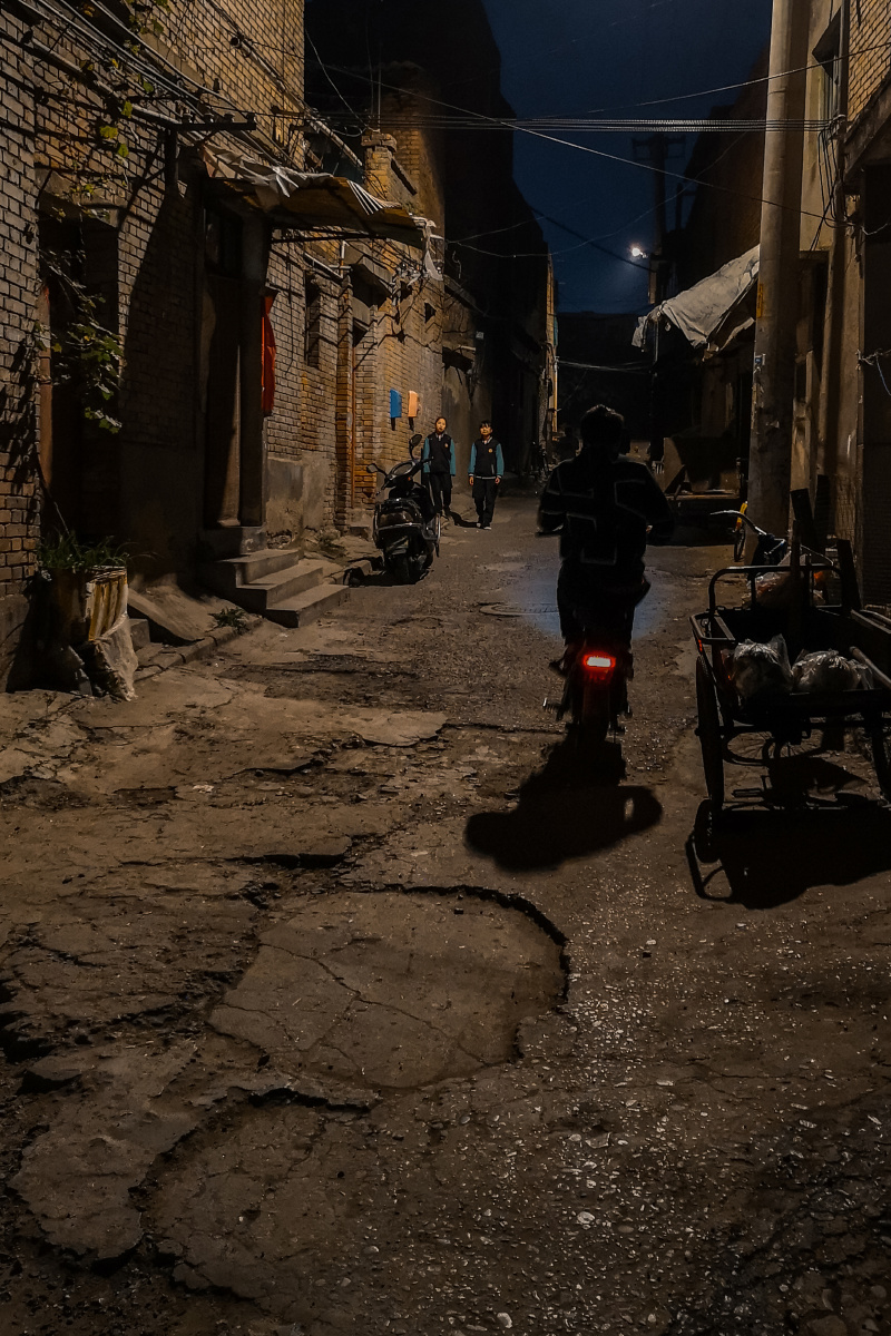 二马路以西安第二条水泥马路得名.