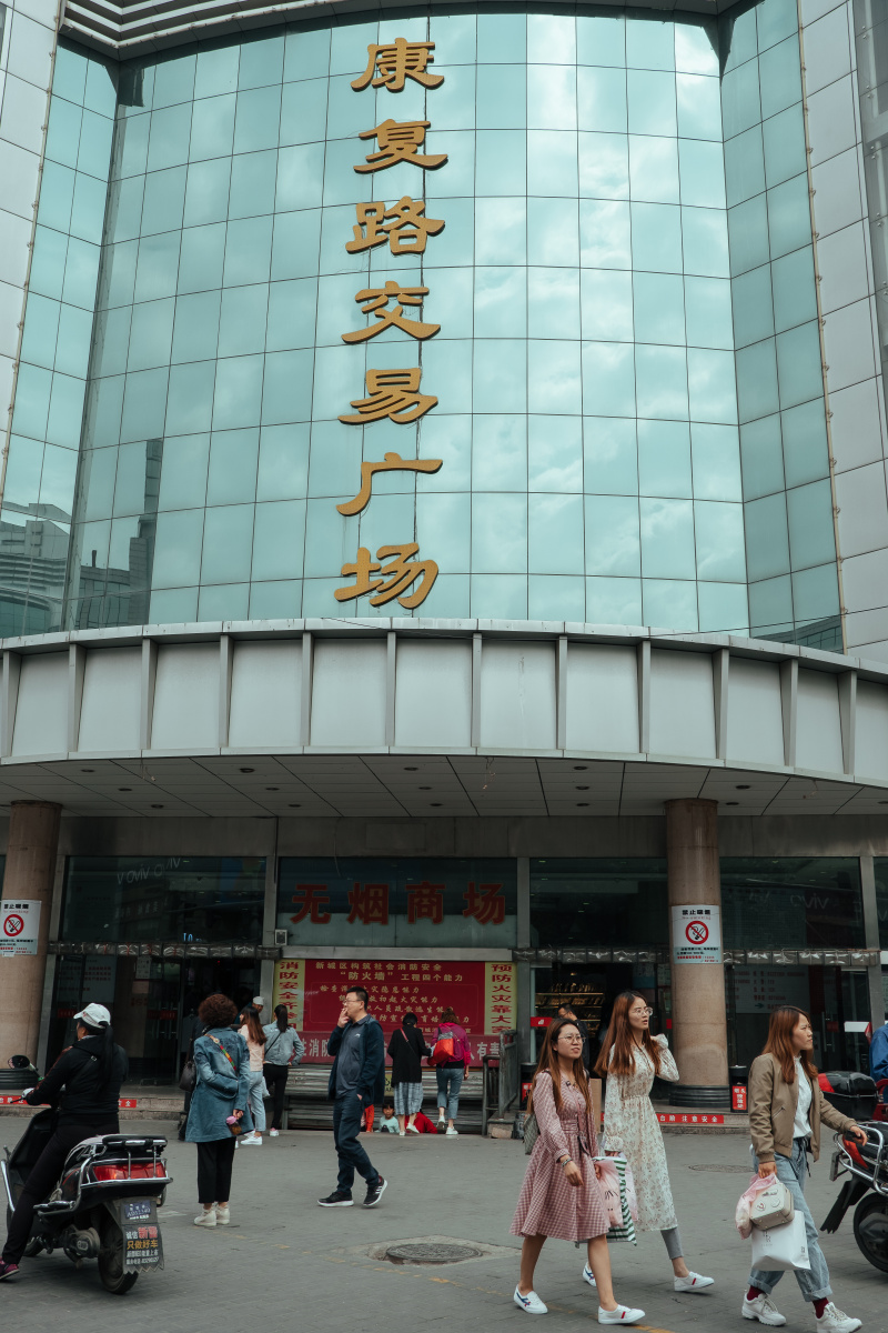 厨具批发行业最新动态：探索厨房用品的多样选择