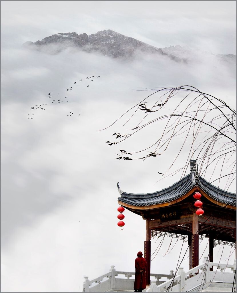 雁声远过潇湘去，十二楼中月自明。
