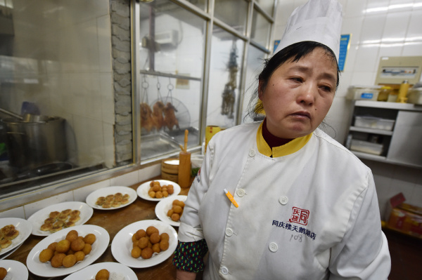 年夜饭酒店厨房像打仗,厨师20年没回家过除夕