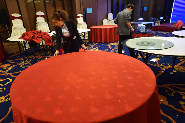 年夜饭酒店厨房像打仗,厨师20年没回家过除夕