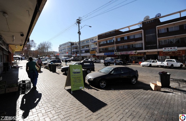 南非唐人街最难的是安全,所有店铺都曾遭过抢劫