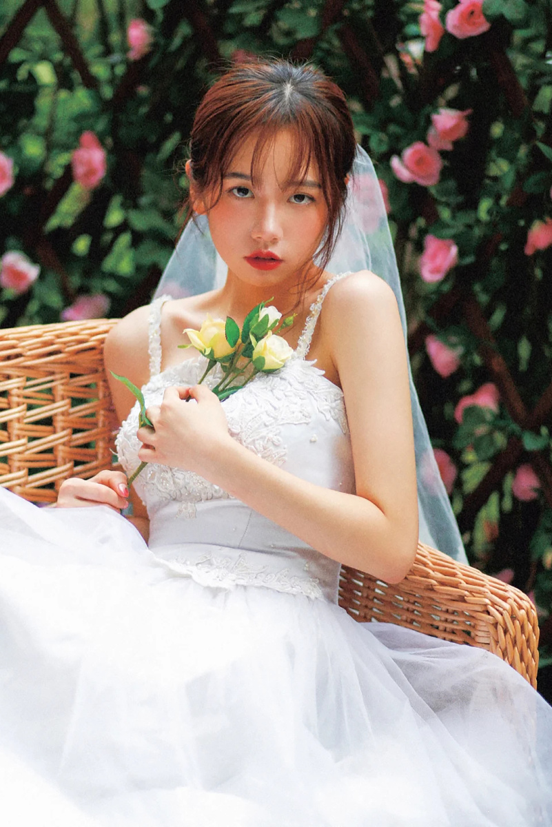 唯美复古的森系婚纱写真姿势