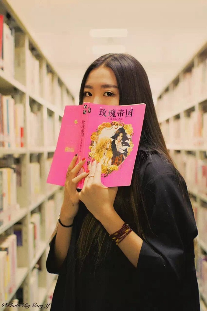 光阴无际<br />
年华无端<br />
去留无影<br />
爱恨无心