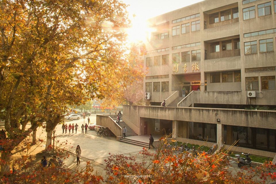 我们是早晨八九点钟的太阳<br />
南京财经大学福建路校区。