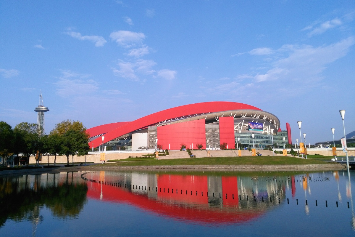 昨夜的大风,把雾霾吹散了.南京奥体中心.华为5x拍摄.