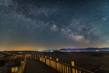 大同火山木栈道银河