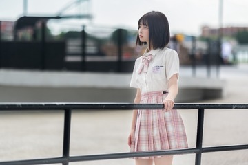 1371906