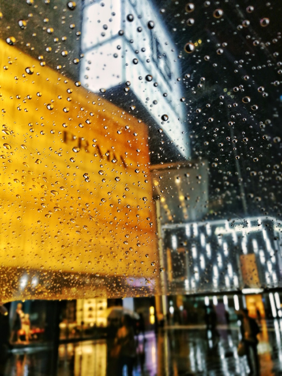 雨中成都