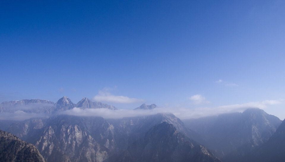 九峰山<br />
彭州九峰山