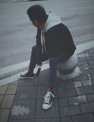 718099