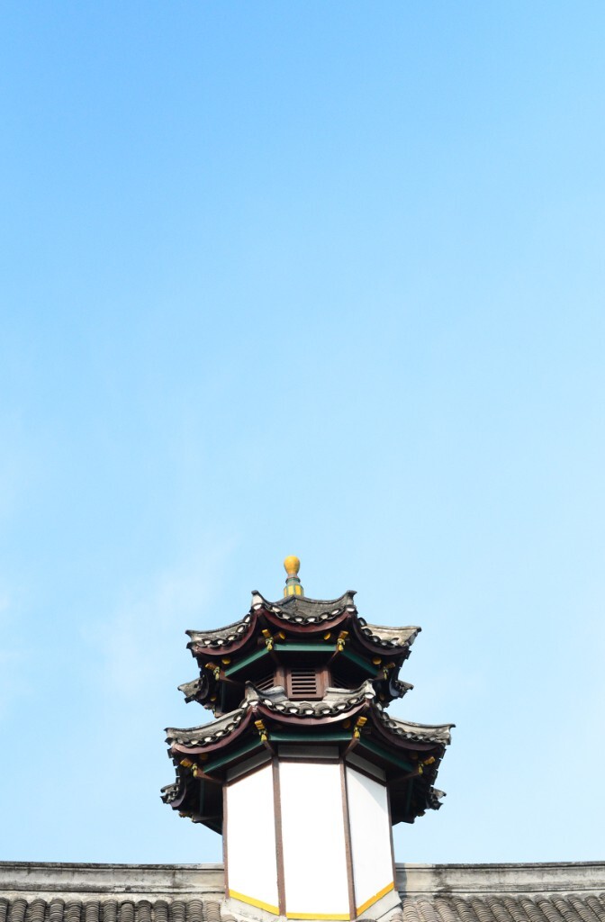 淡蓝色的天空配上古式的建筑这就是理想中的校园