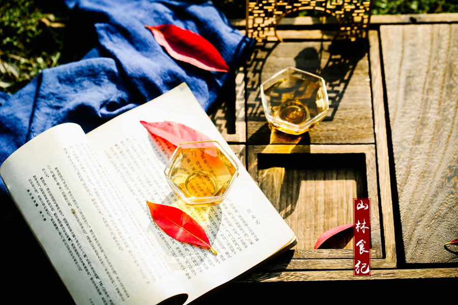 矮纸斜行闲作草晴窗细乳戏分茶