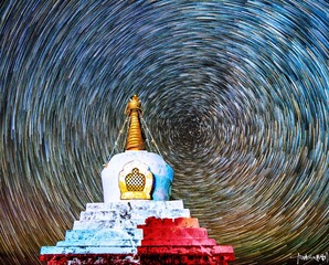 星空下的白塔