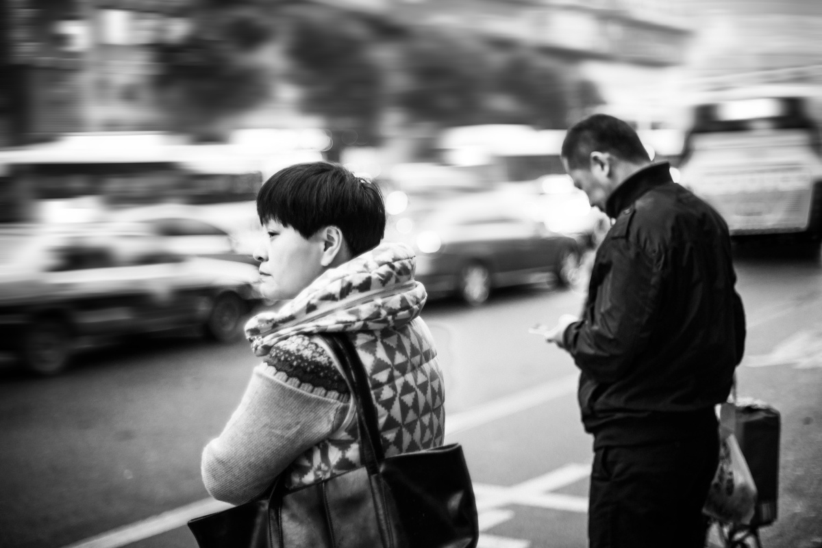 这是城市的快节奏,还是我们已经麻木了,习惯了低头奋斗.