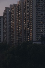 583677