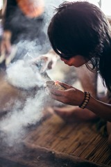 生火的男孩2彩色.jpg