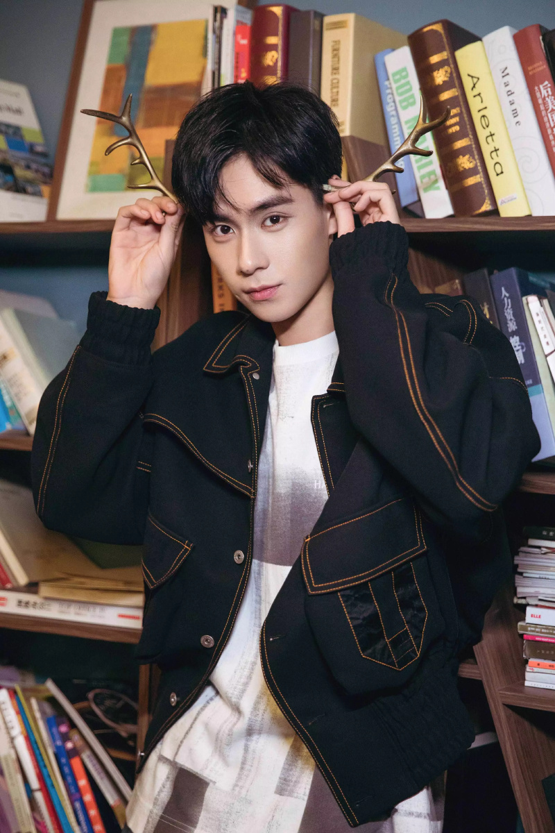 是胡一天呀胡一天就是我单纯的小美好