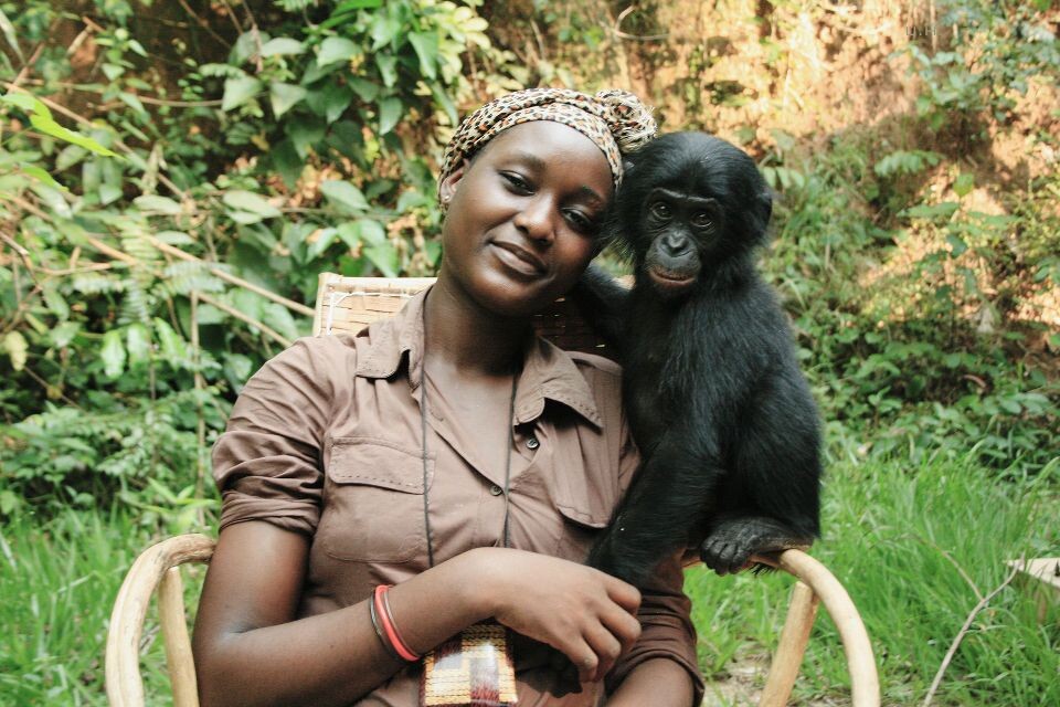 Les Mamas-18<br />
Mama Esperance &amp; Kanga<a href="https://tuchong.com/48638/" target="_blank">@Lola</a><br /><br />
Esperance只有二十一二,却在Lola干了五六年了。在女性地位严重低下的刚果,Lola的mama实在是一份对女性很好的工作。