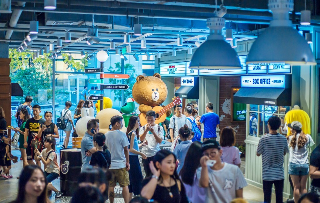 被各种公仔环绕，大家都很happy