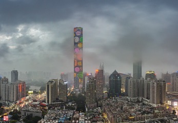 暴雨中的双之座