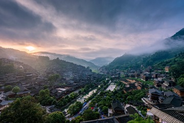 苗寨晨韵