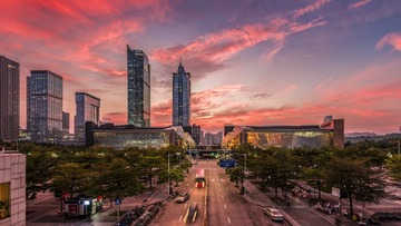 红霞映城