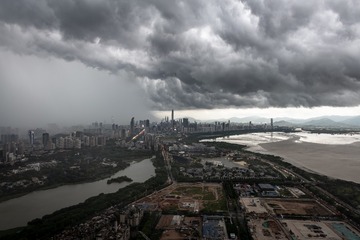 暴雨过境