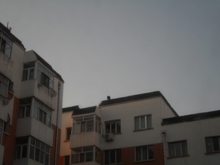 5687924