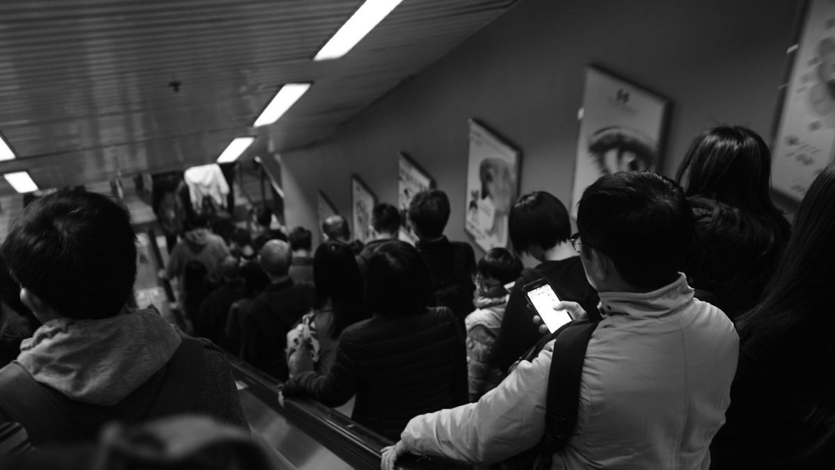 连电梯也是拥挤