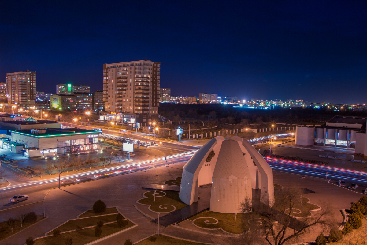 永恒之火-阿克套标志建筑之一,为纪念二战胜利而建,建筑中心燃烧的