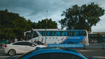 974352