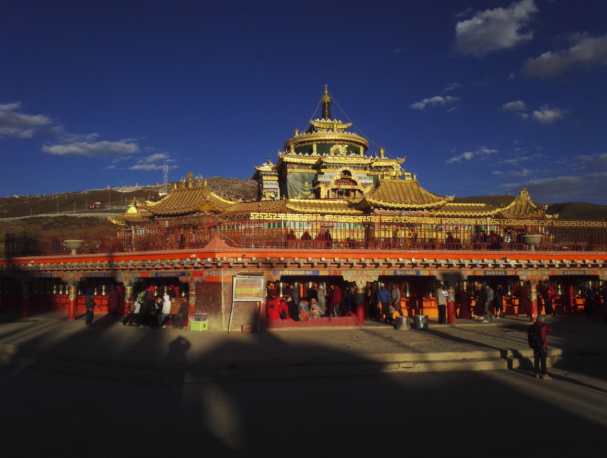 人吧打赏点赞是美德,打赏是鼓励傍晚时色达佛学院坛城风光郭冀华关注