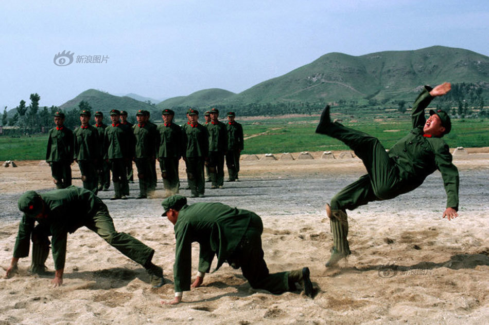 新华社的一位干部说:"我们让950_633