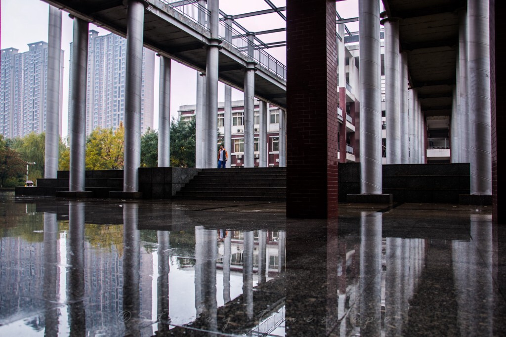 山师附中·在雨中