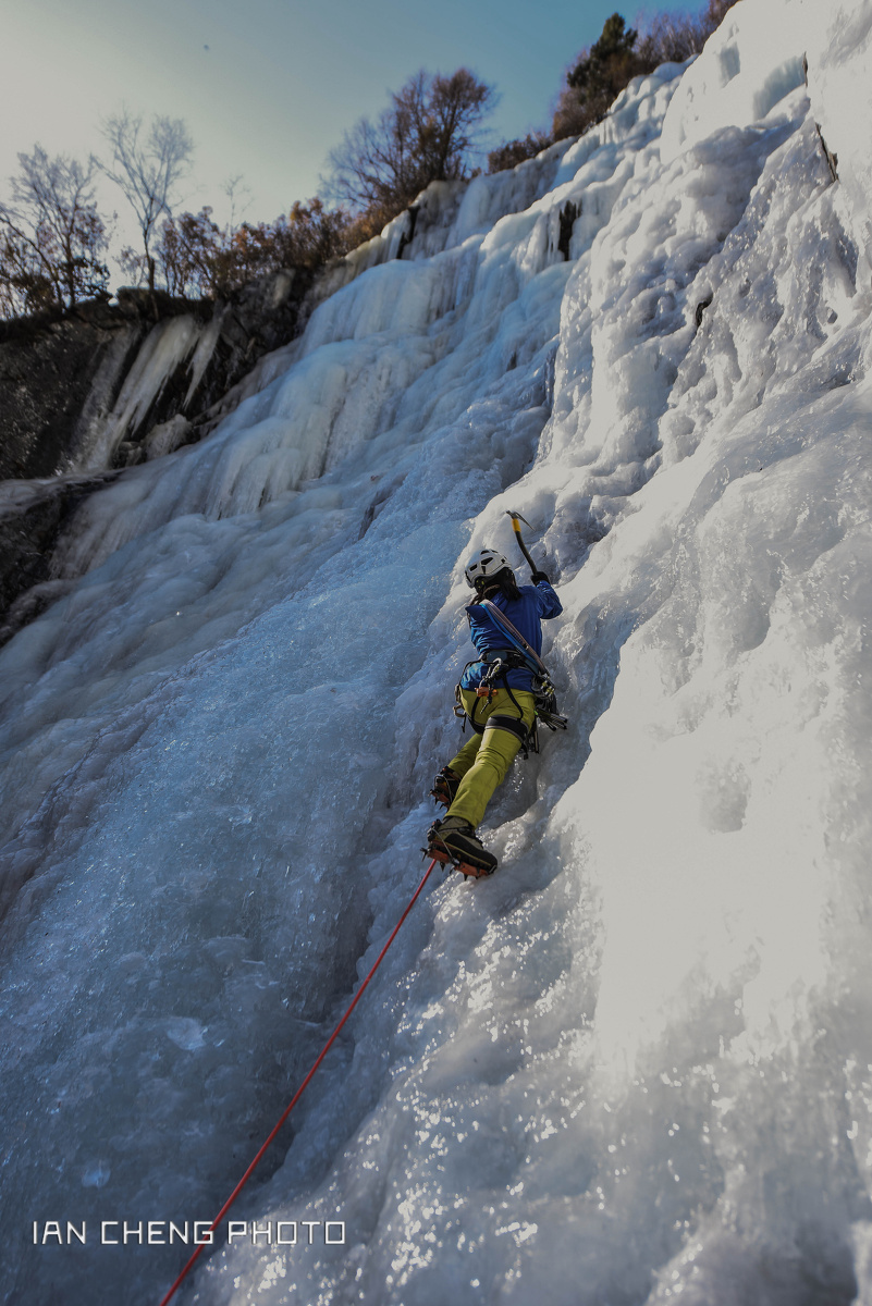 双桥沟攀冰五色冰瀑