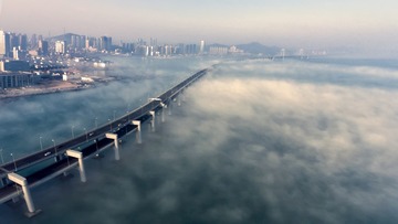 雾锁滨城