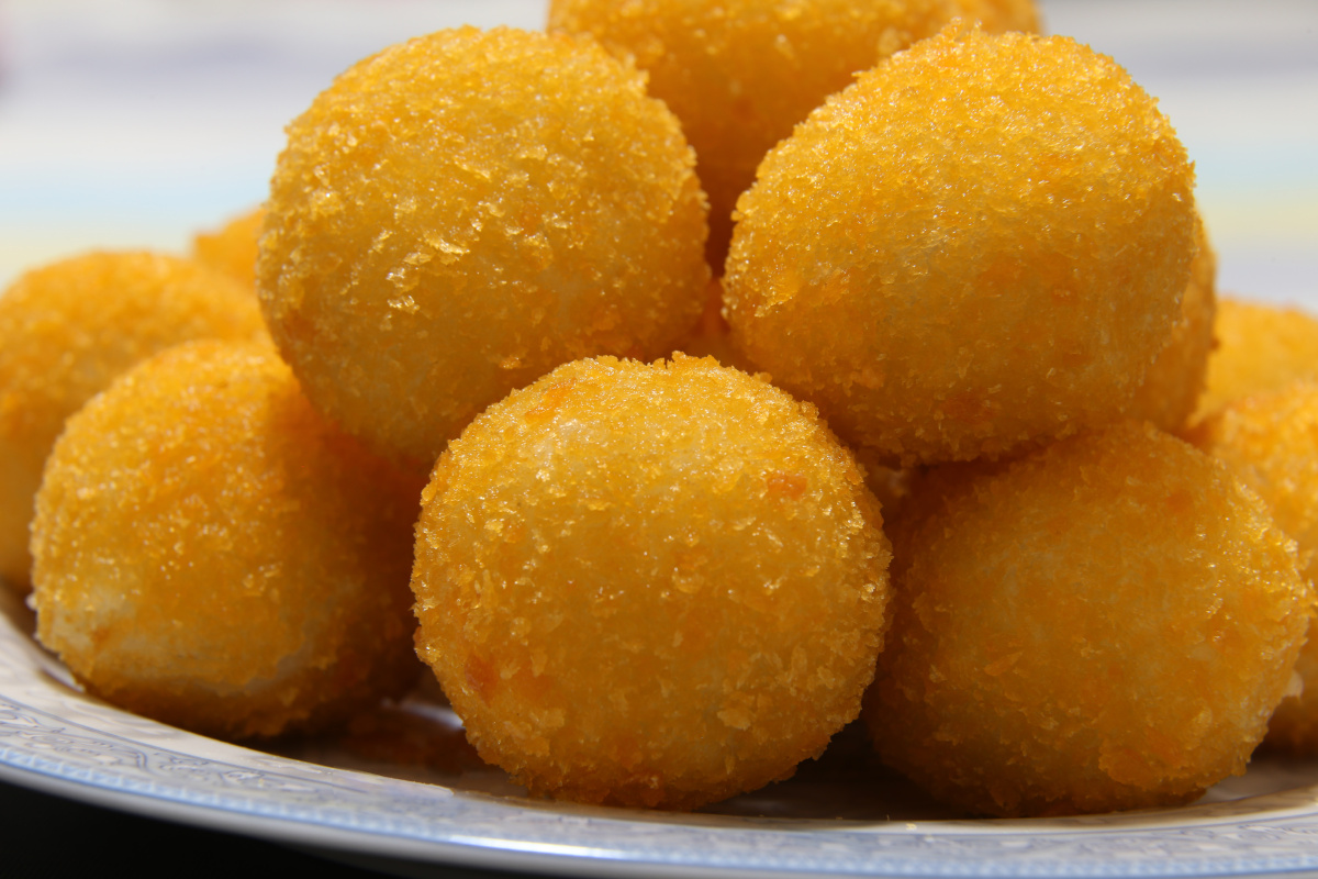 正月十五吃炸元宵比汤圆看着喜庆