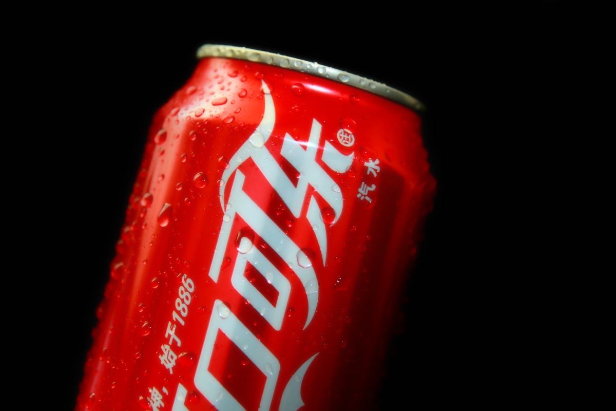 有水珠的可口可乐肥宅快乐水是打发时间的好东西