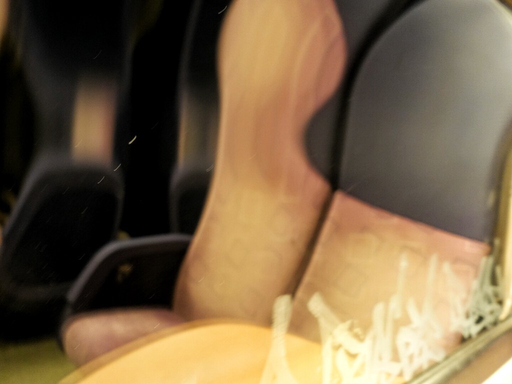 从玻璃照的影子，有木有像毕加索的作品？