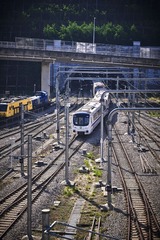 408351